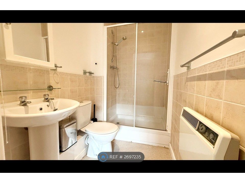 Property photo 2 of 10 Ensuite Shower