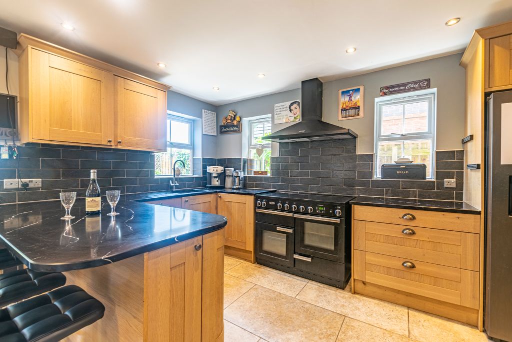 Property photo 3 of 28 Livingspace21