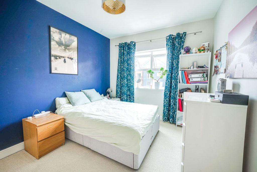 Additional image 8 of 2 bed flat for saleEast Dock, The Wharf, Linslade LU7