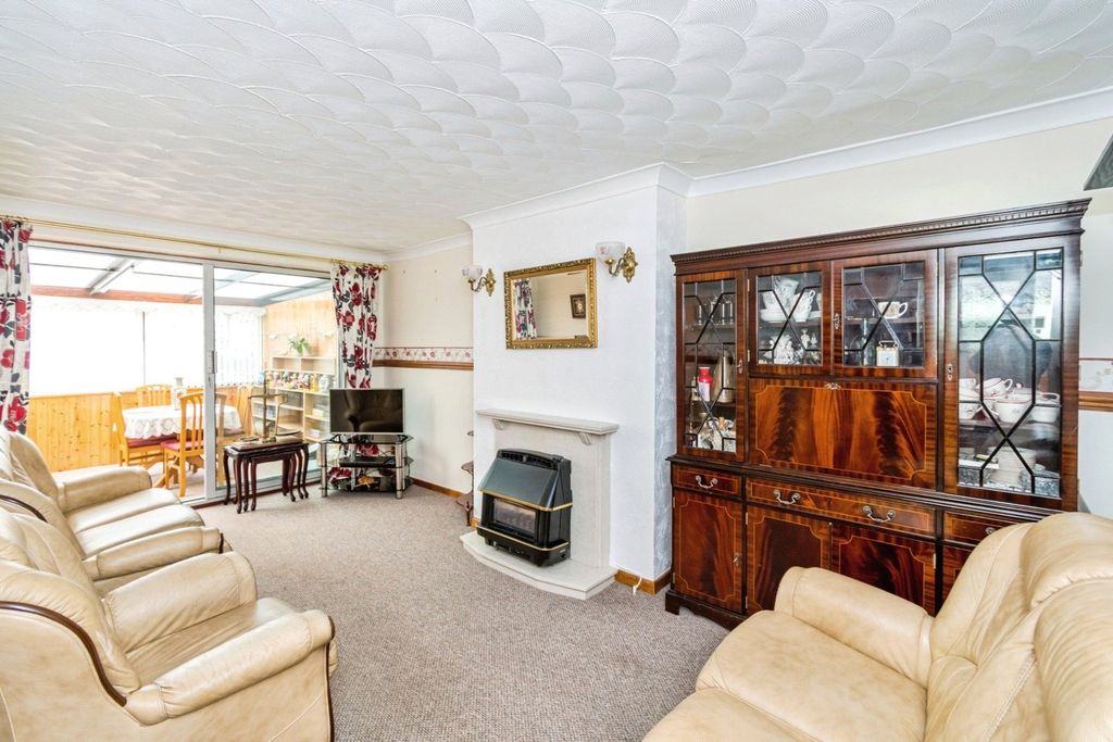 Property photo 2 of 17 Photo