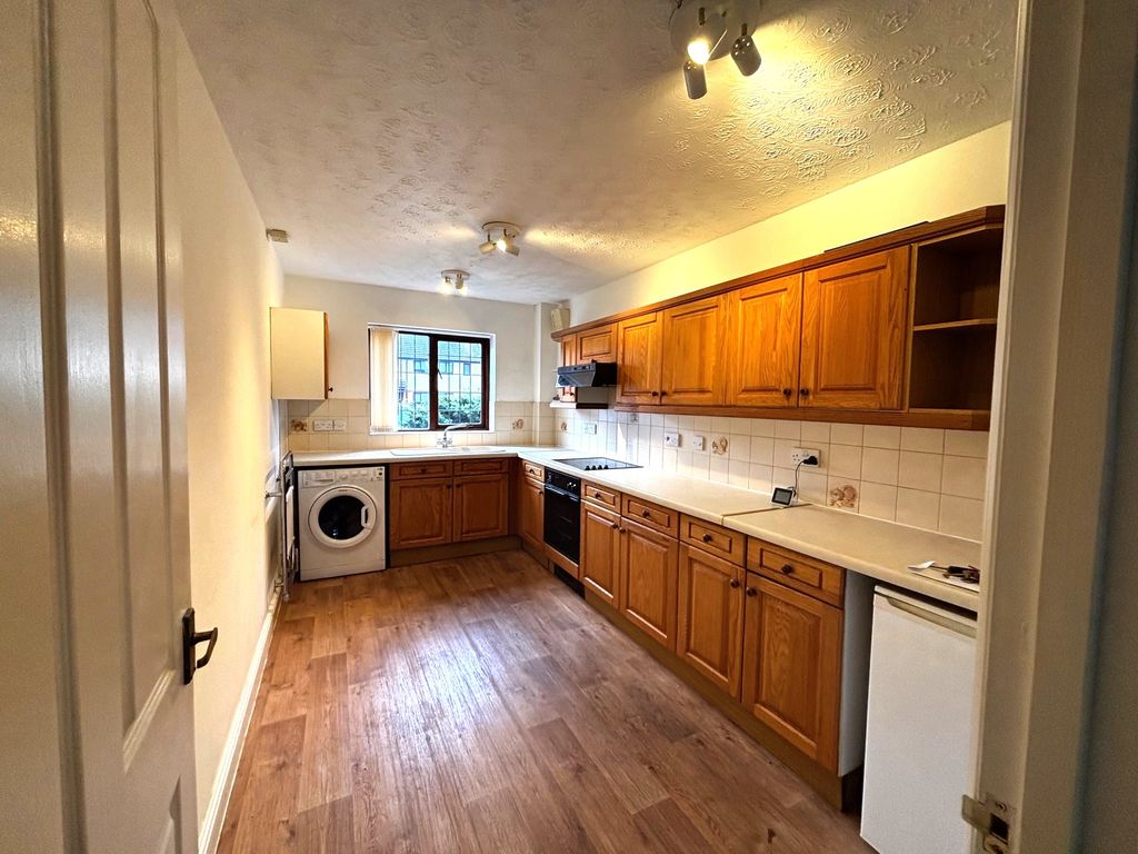 Property photo 2 of 7 Kitchen