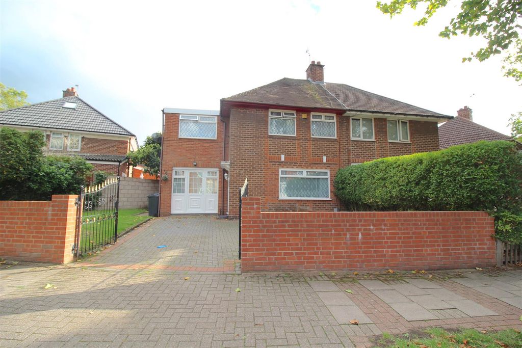 Property photo 1 of 10 Front