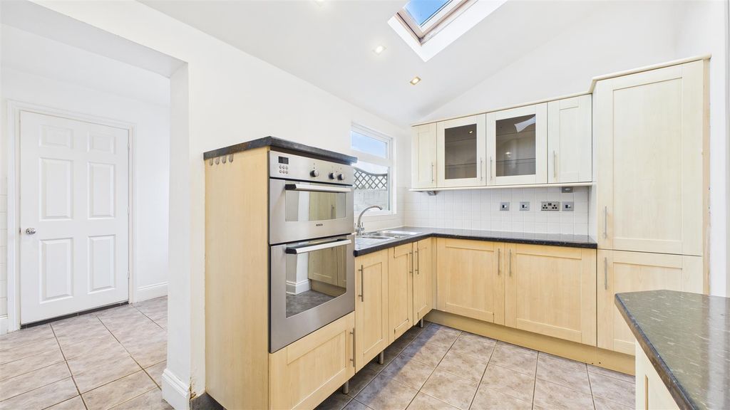 Property photo 3 of 19 Cam05101G0-Pr0106-Still009.Jpg