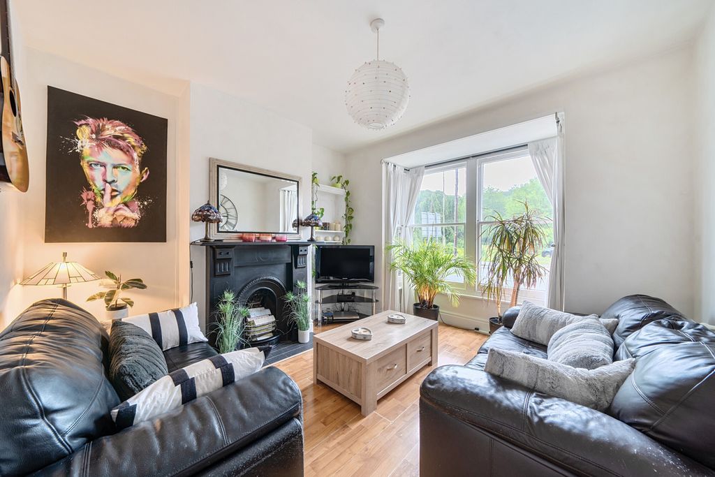 Property photo 2 of 21 1301165-13-6841cd...