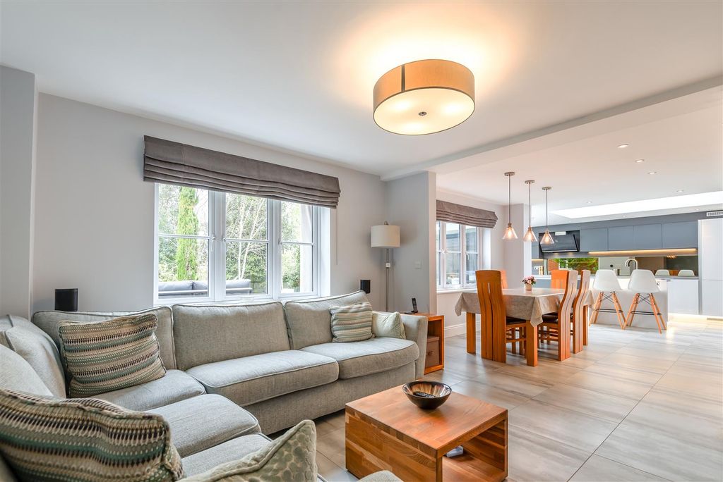 Property photo 3 of 42