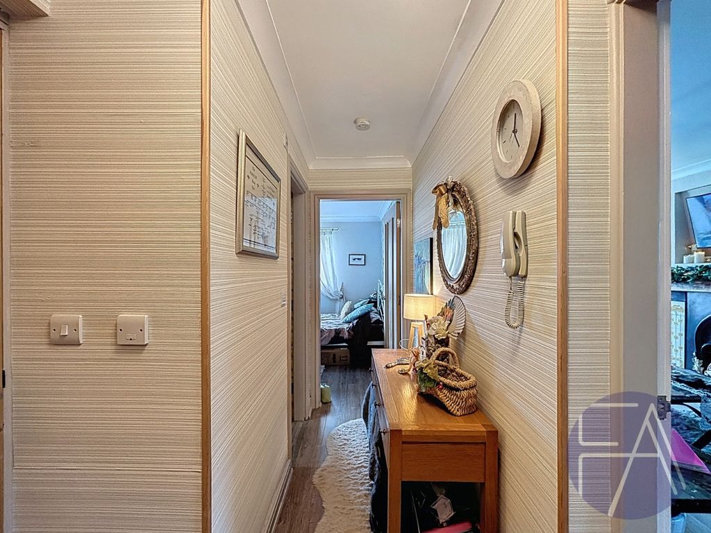 Property photo 2 of 18 4409303