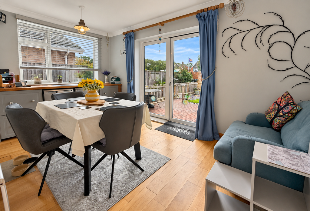 Property photo 3 of 16 Dining Area