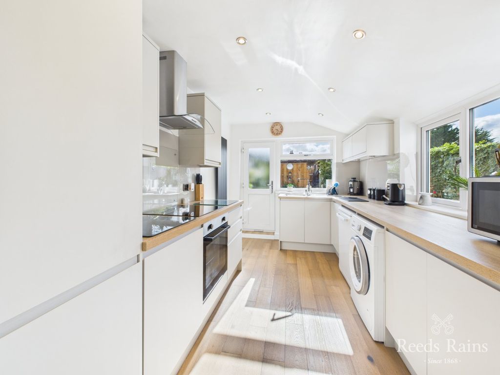 Property photo 2 of 25 Kitchen