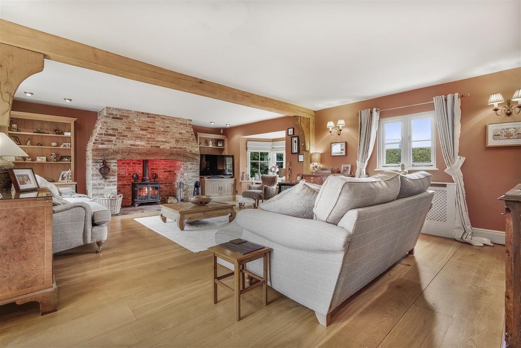 Property photo 2 of 31 Living Room