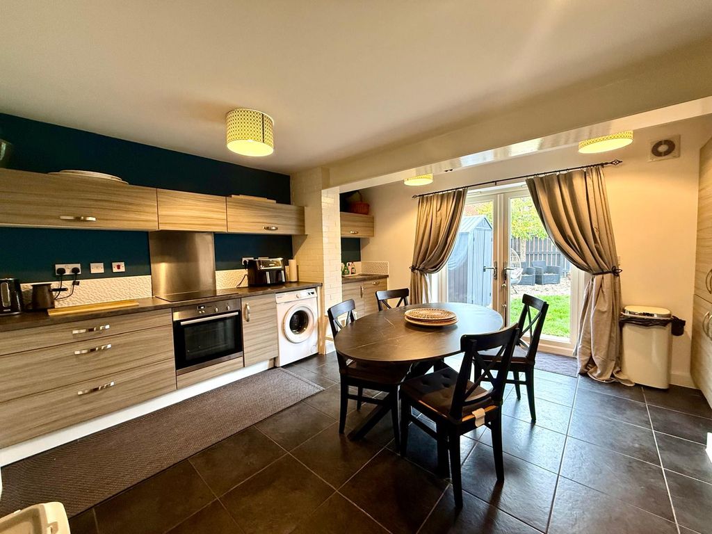 Property photo 2 of 25