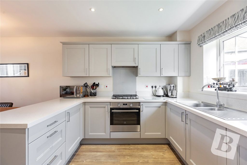Property photo 3 of 15 Kitchen