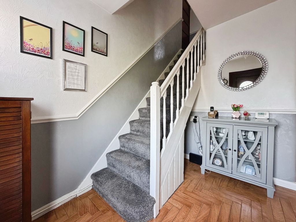 Property photo 2 of 21 19