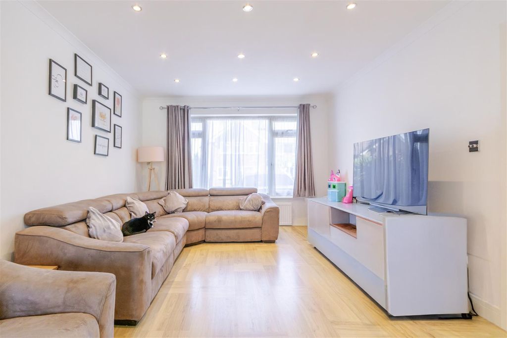 Property photo 3 of 21 Living Room.Jpg