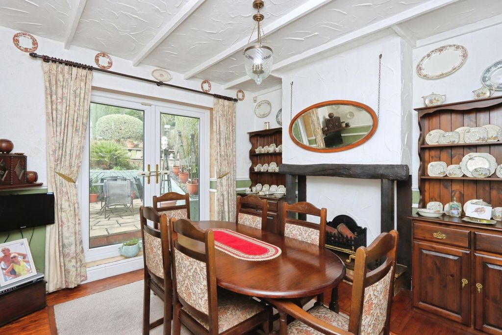 Property photo 3 of 17 Dining Room