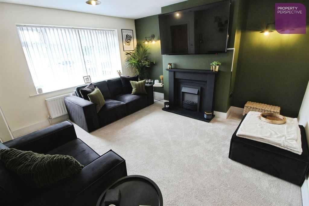 Property photo 2 of 12 Lounge