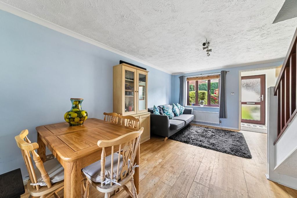 Property photo 2 of 16 Morston Close