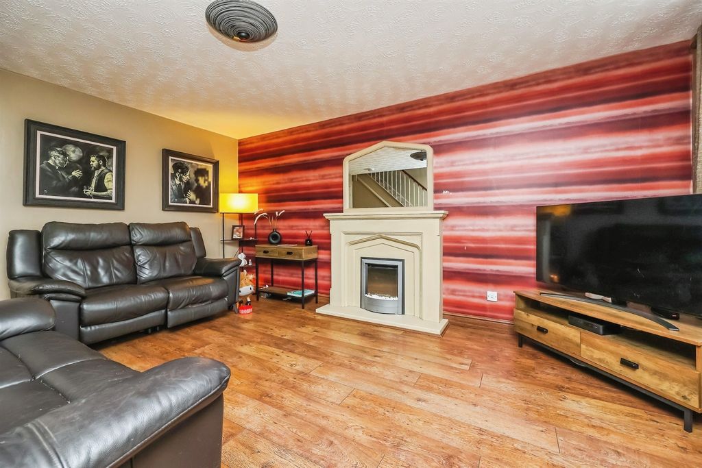 Property photo 3 of 28