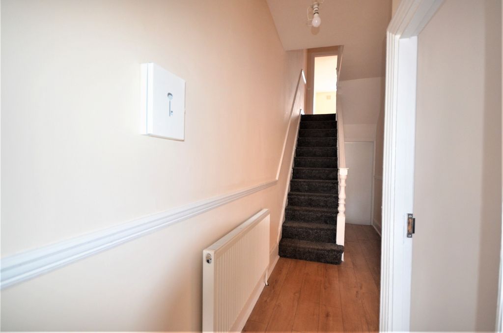 Property photo 1 of 14 Three Bedroom House