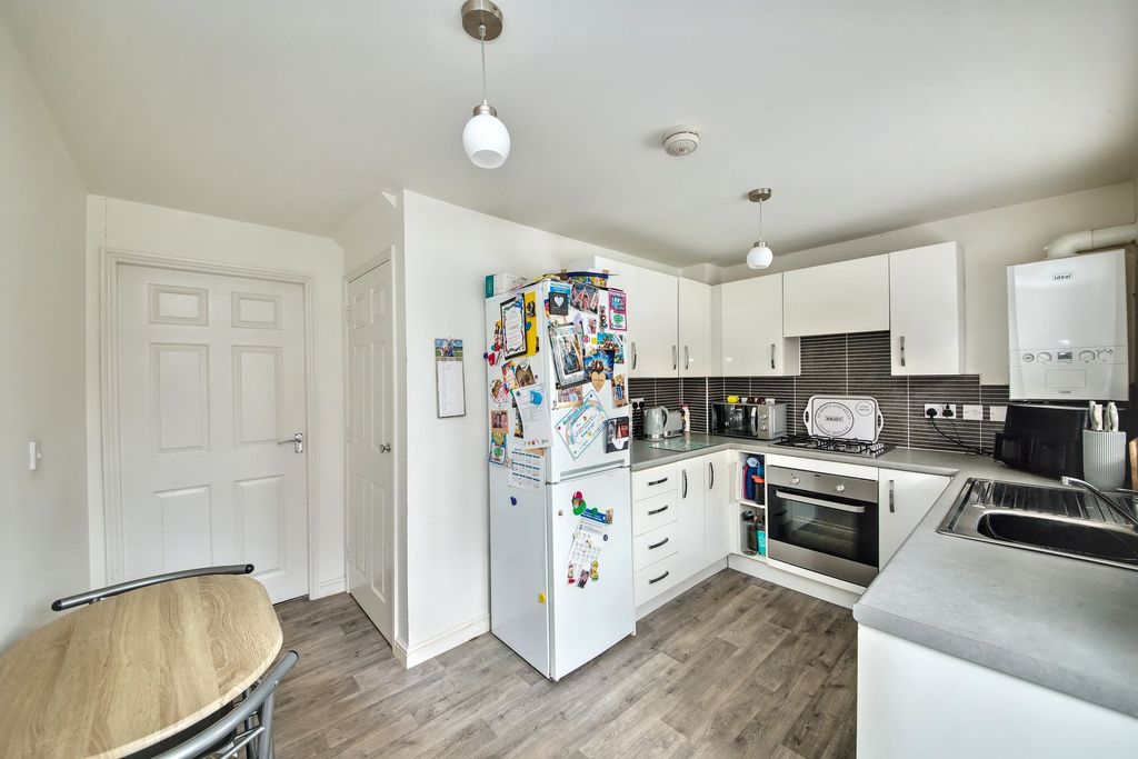 Property photo 3 of 13