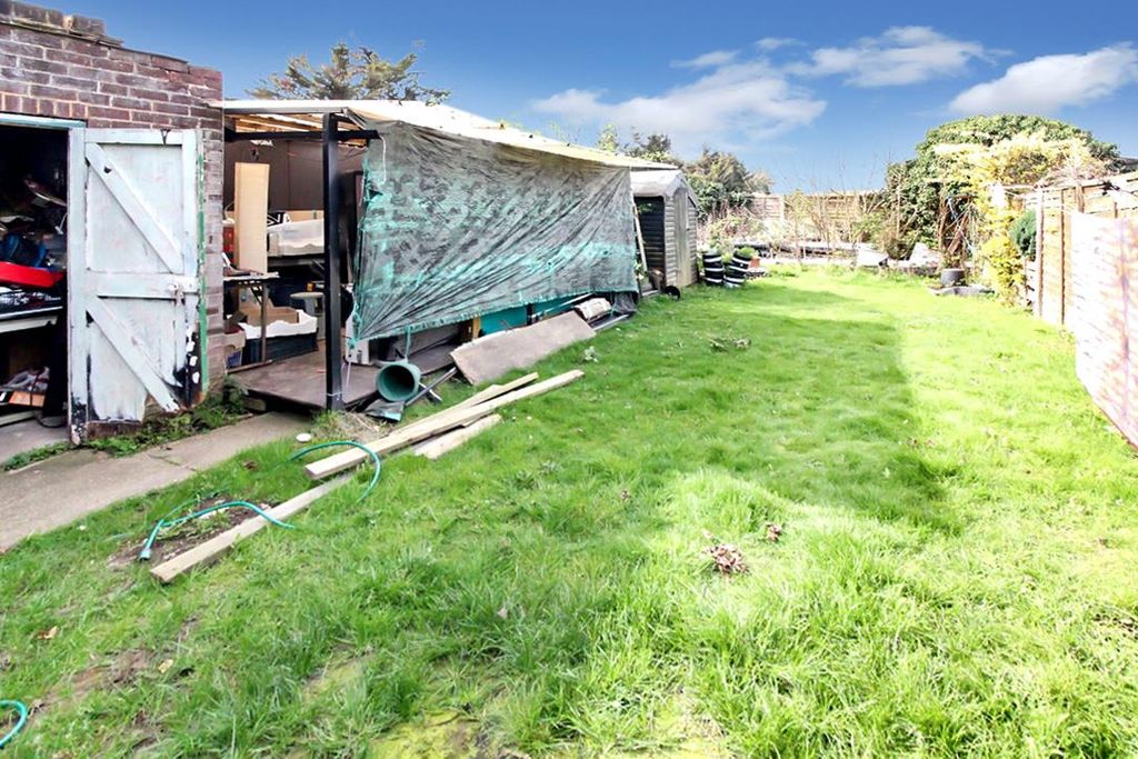 Property photo 2 of 13 C66E3Ebe-C1Fc-486B-B65C-7Ff8Becb9B2D_1_105_c_Enhan