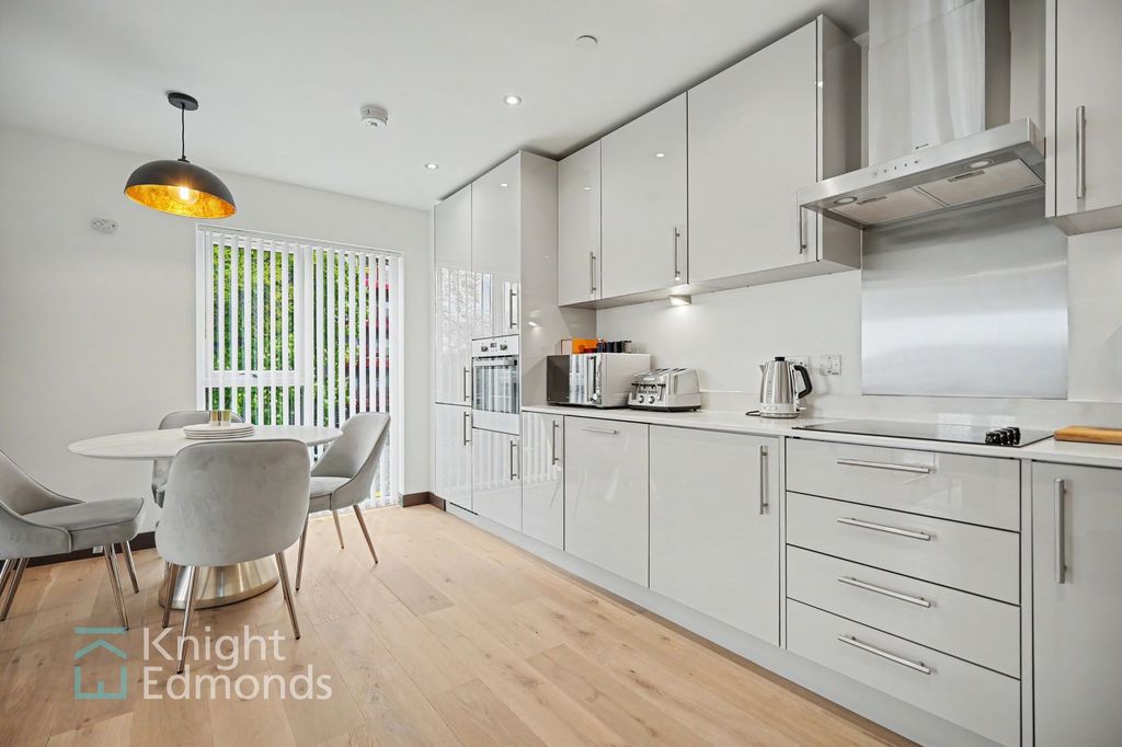 Property photo 3 of 13 Kitchen &amp; Dining Room