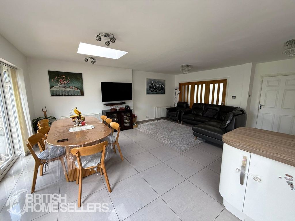 Property photo 3 of 30 Picture No. 08