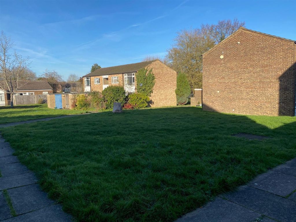 Property photo 2 of 8 Gardens.Jpg