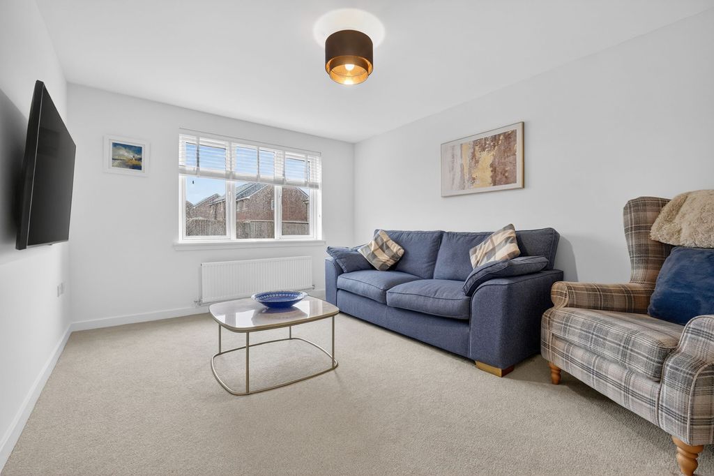 Property photo 2 of 30