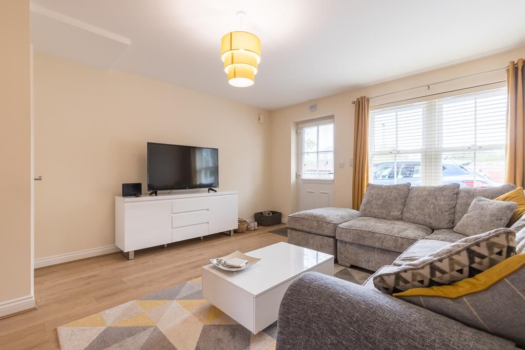 Property photo 3 of 10 Living Room