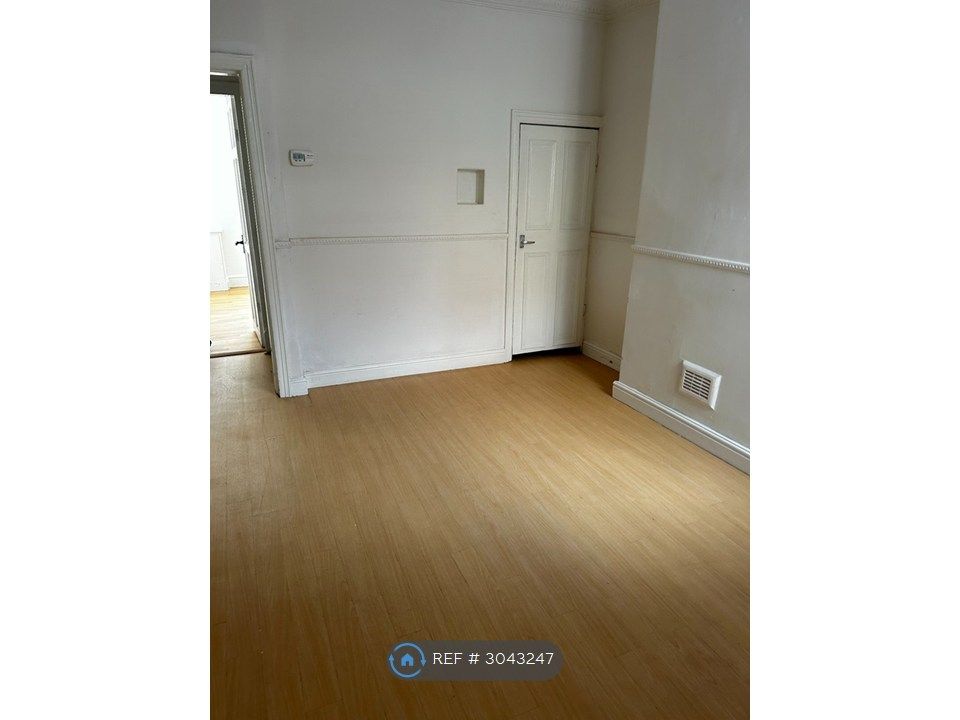 Property photo 3 of 10 Dining Room