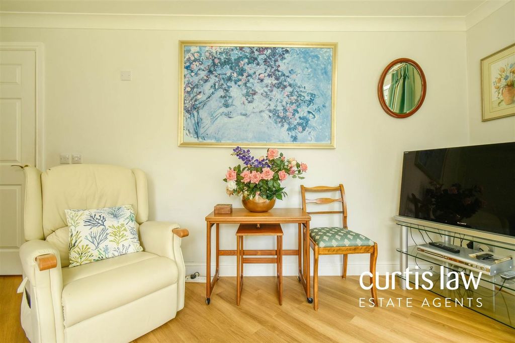 2 bed flat for salePreston New Road, Blackburn BB2 photo 5
