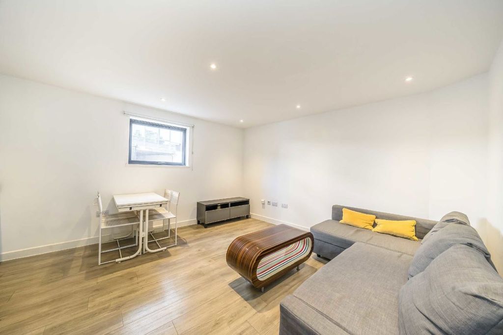Property photo 1 of 5