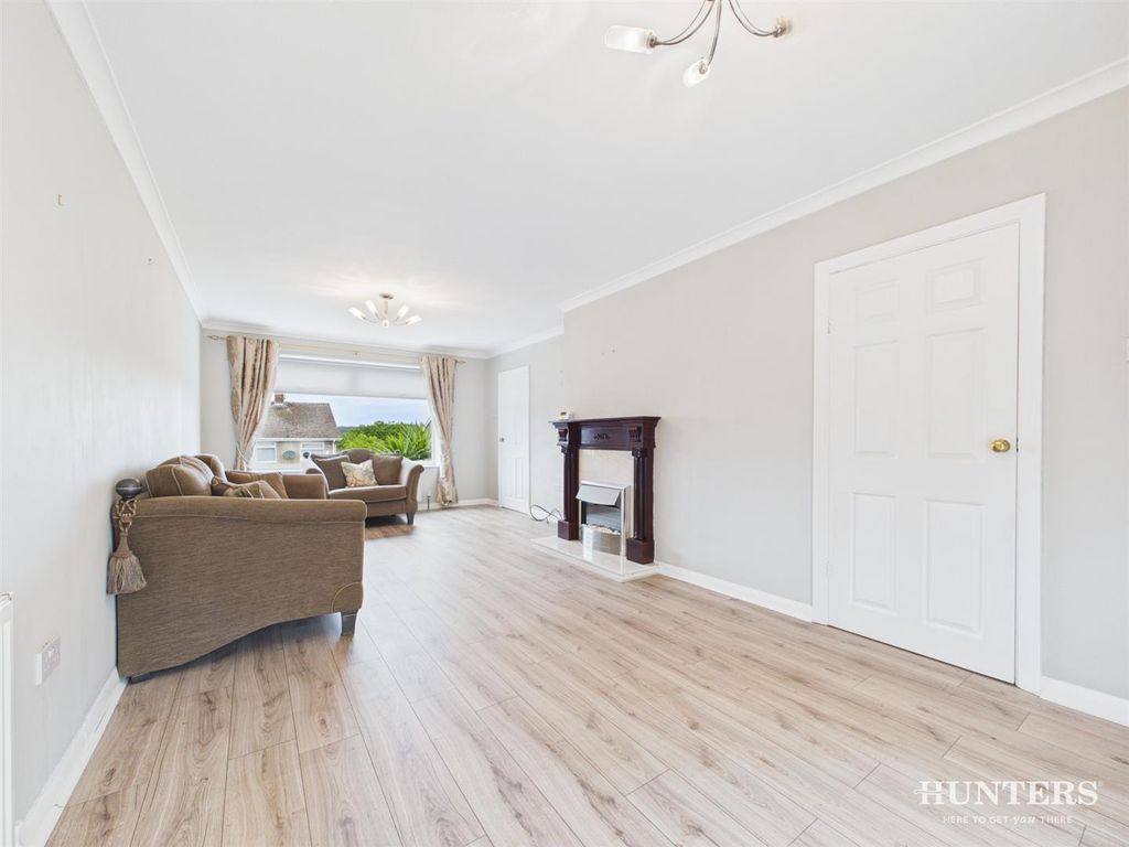 Property photo 3 of 22 4A5849Cdf7ee493F9E075Ece1F9Ebf83_100_Cam05287G0-Pr