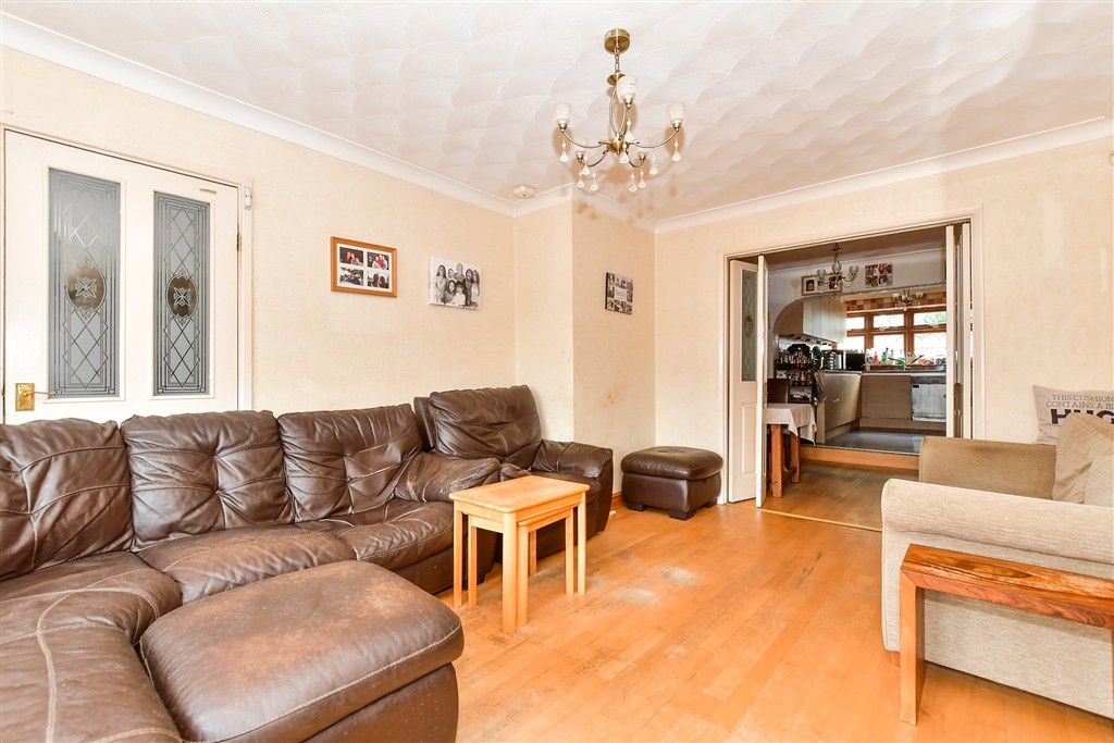 Property photo 3 of 13 Lounge