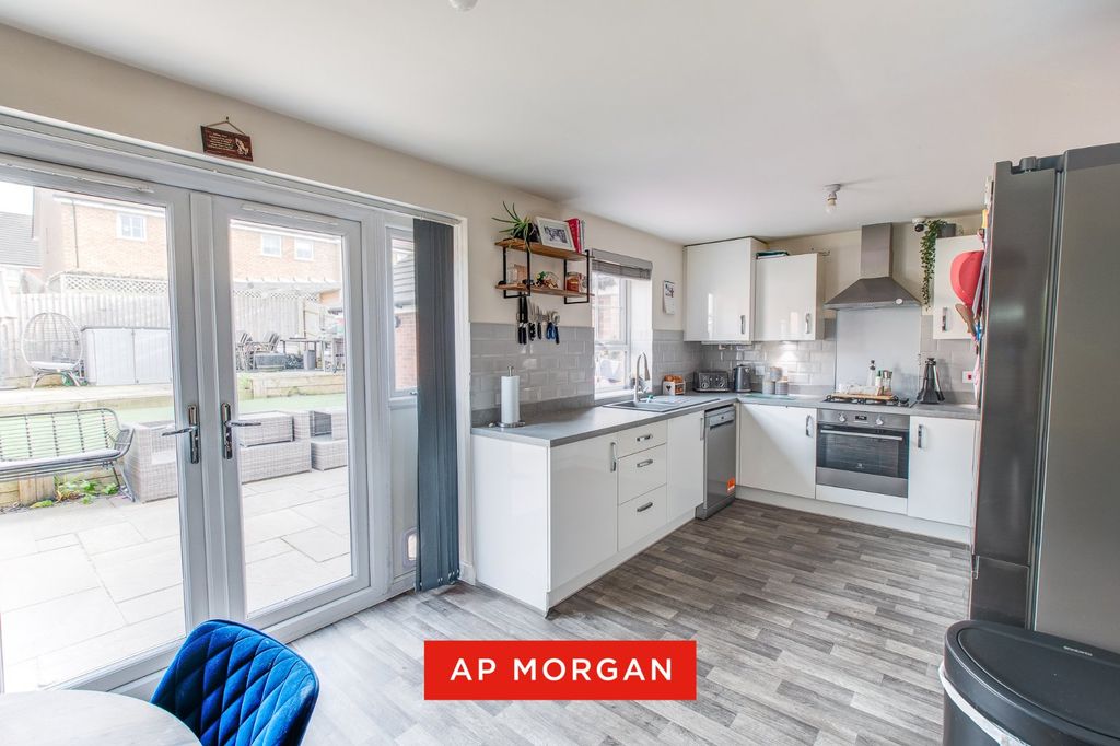 Property photo 3 of 18 Picture No. 12