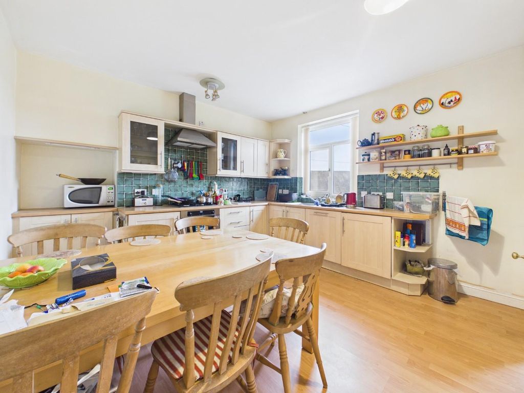 Property photo 3 of 18 Cam04899G0-Pr0345-Still003.Jpg