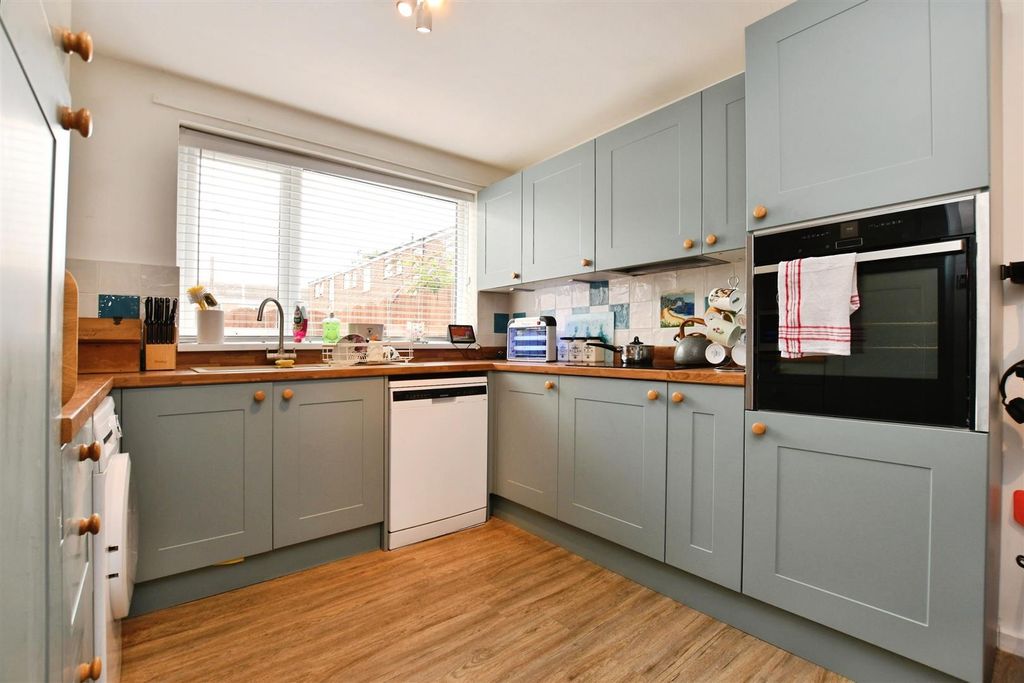 Property photo 2 of 22 Kitchen/Diner
