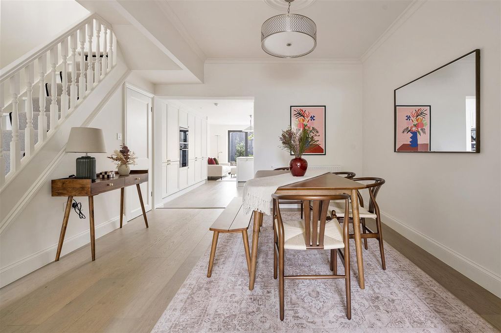 Property photo 3 of 47 Thorpe Road, E7