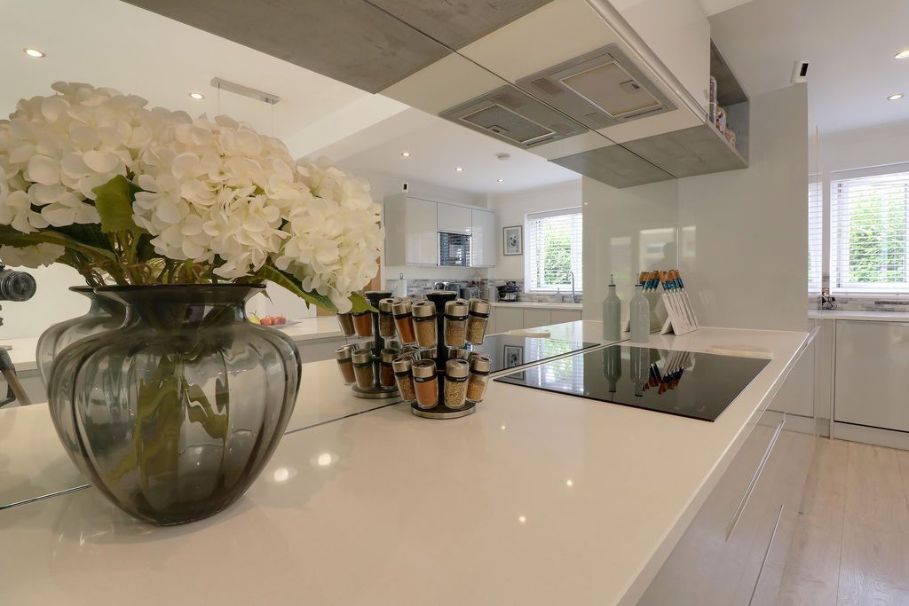 Property photo 3 of 25 Kitchen/Breakfast Room