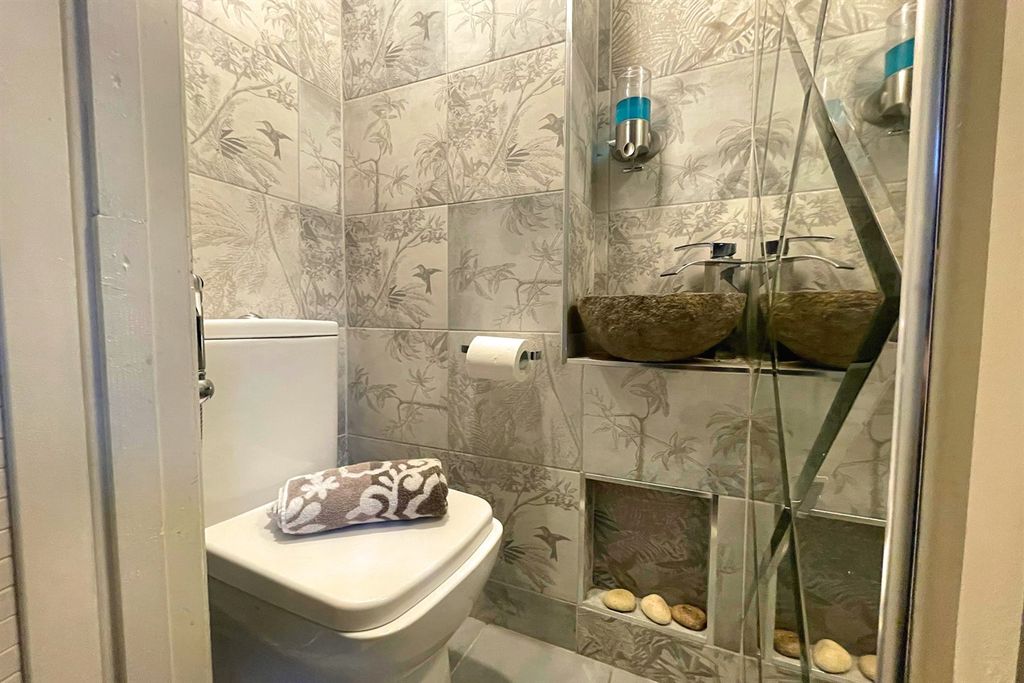 Property photo 3 of 17 WC