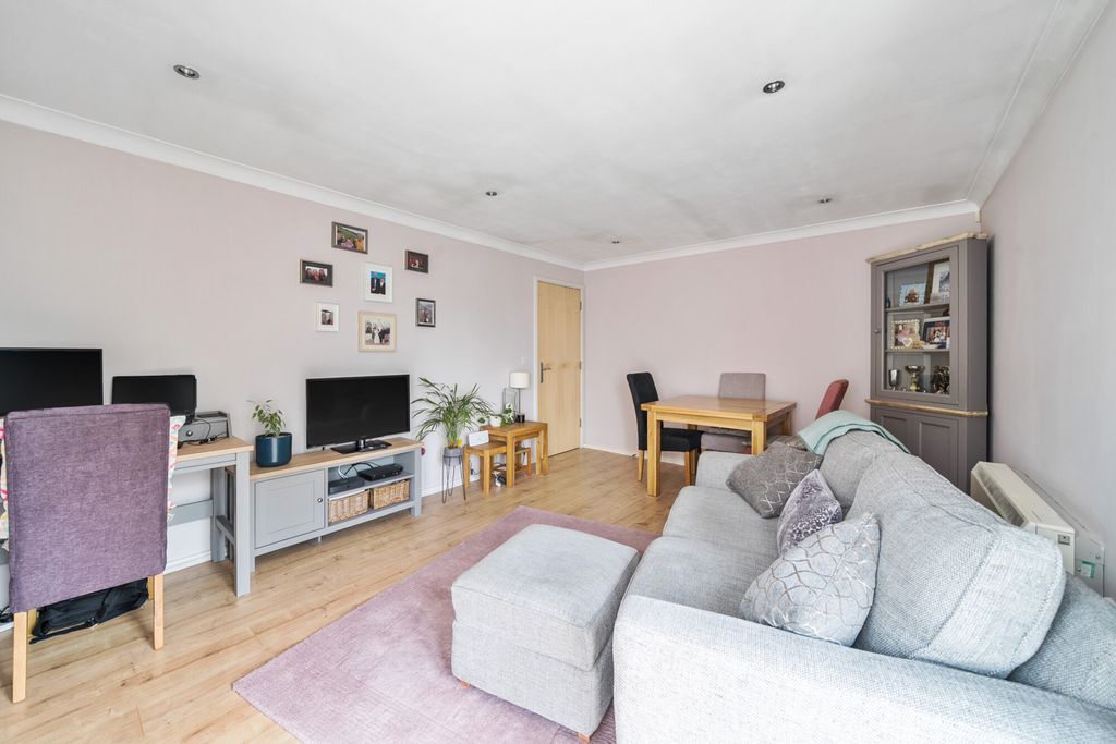 Property photo 2 of 15 1327633-2-687E004...