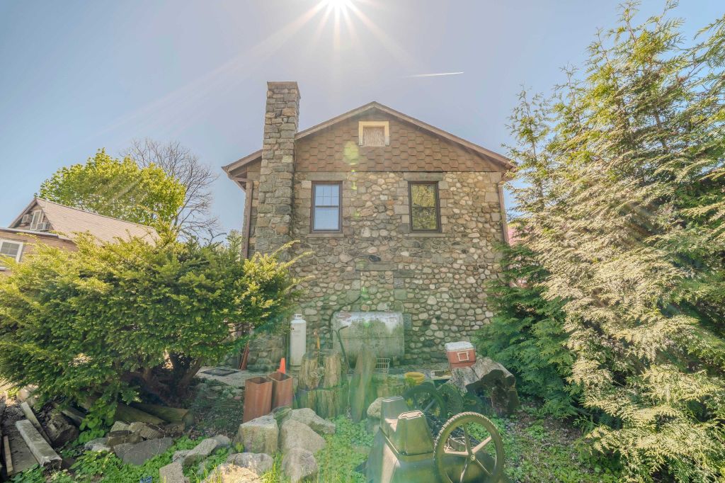 Property photo 1 of 16