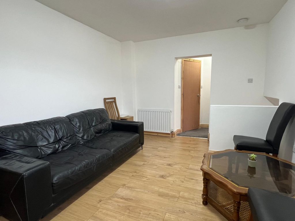 Property photo 2 of 7 Gallery