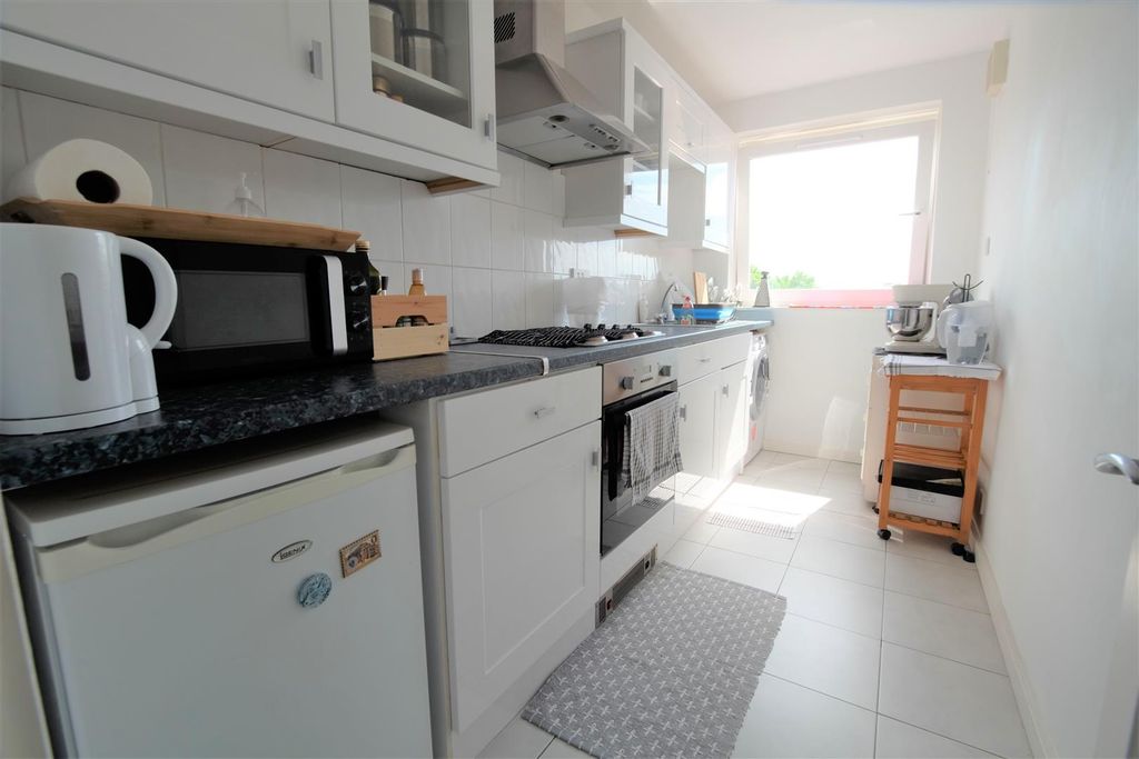 Property photo 3 of 6 Dscf4288 - Kitchen.Jpg