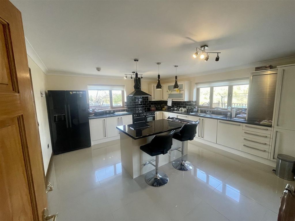Property photo 2 of 34 Kitchen / Dining Room