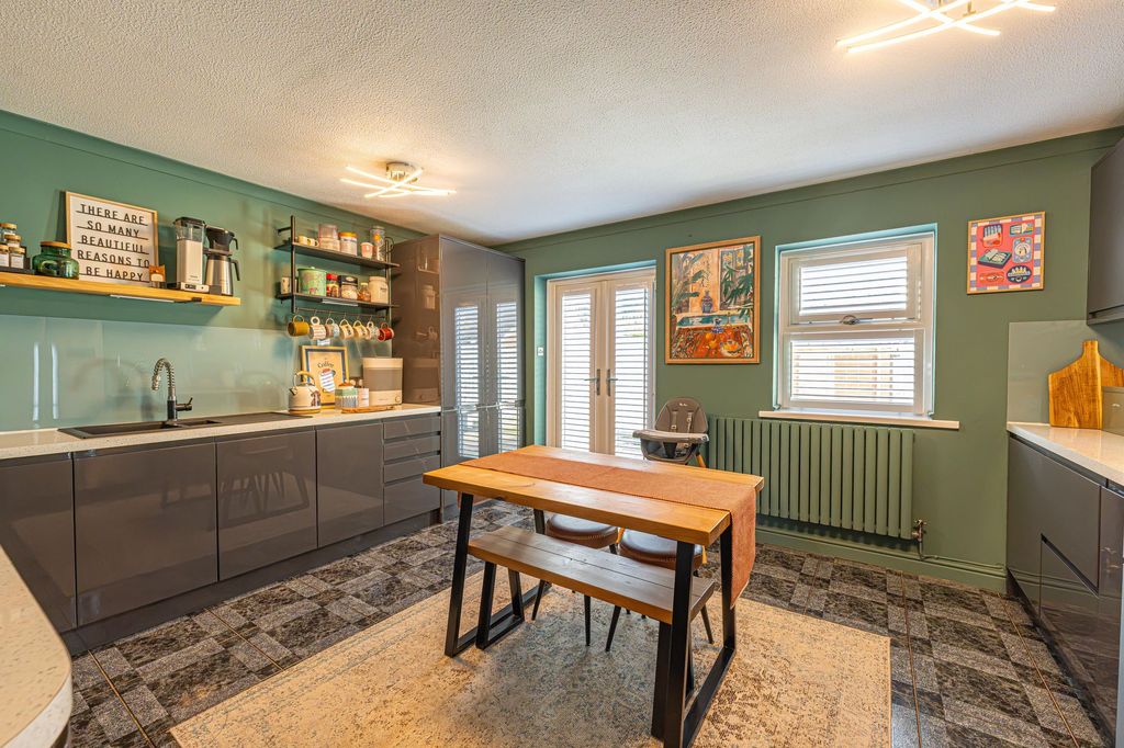 Property photo 3 of 41