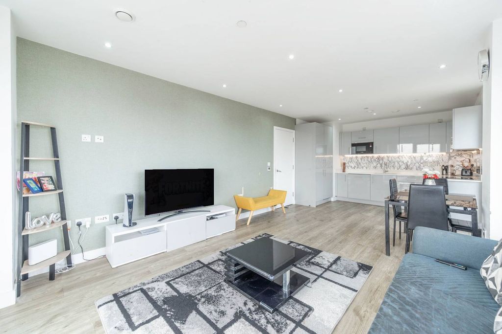 Property photo 3 of 12