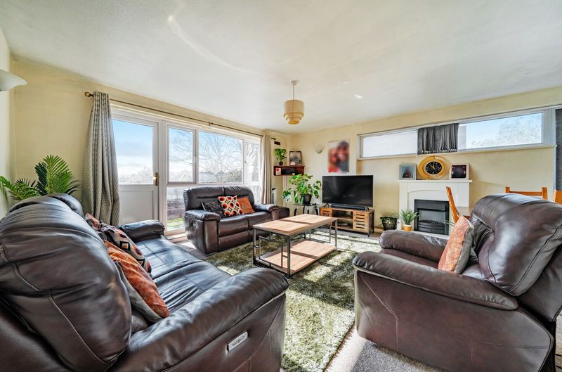 Property photo 2 of 17 Lounge Angle 1