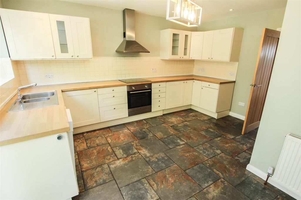 Property photo 2 of 20 Dining Kitchen