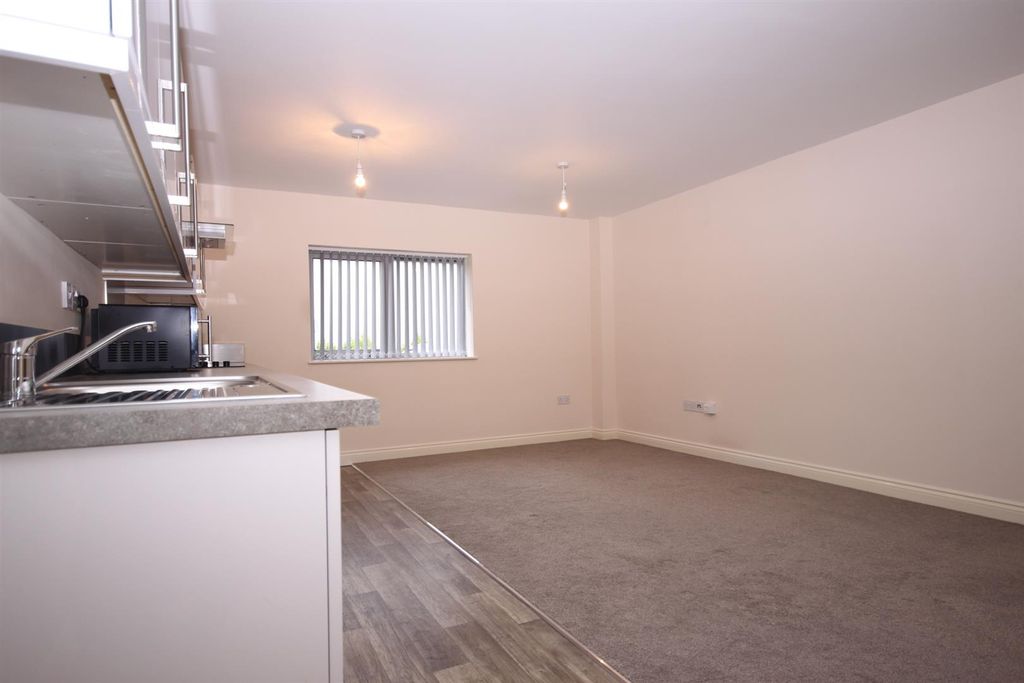 Property photo 3 of 6